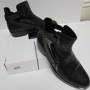 Dolve Vita Black Womens Leather Boots 9.5 NIB